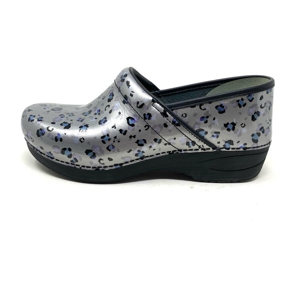 Dansko XP 2.0 Patent Clogs Greg Leopard - Picture 1 of 7